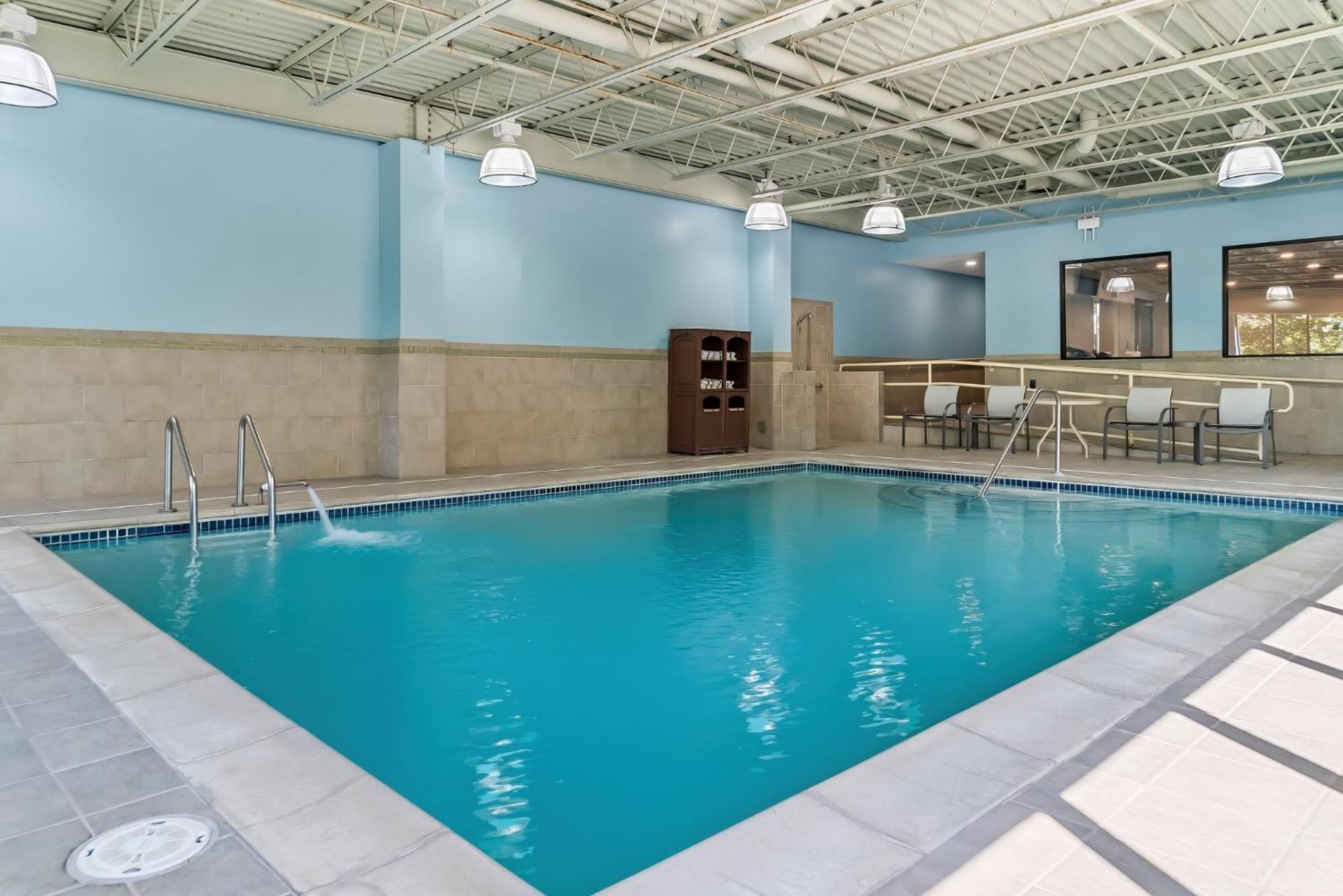 Holiday Inn Express & Suites Detroit - Novi By Ihg Buitenkant foto
