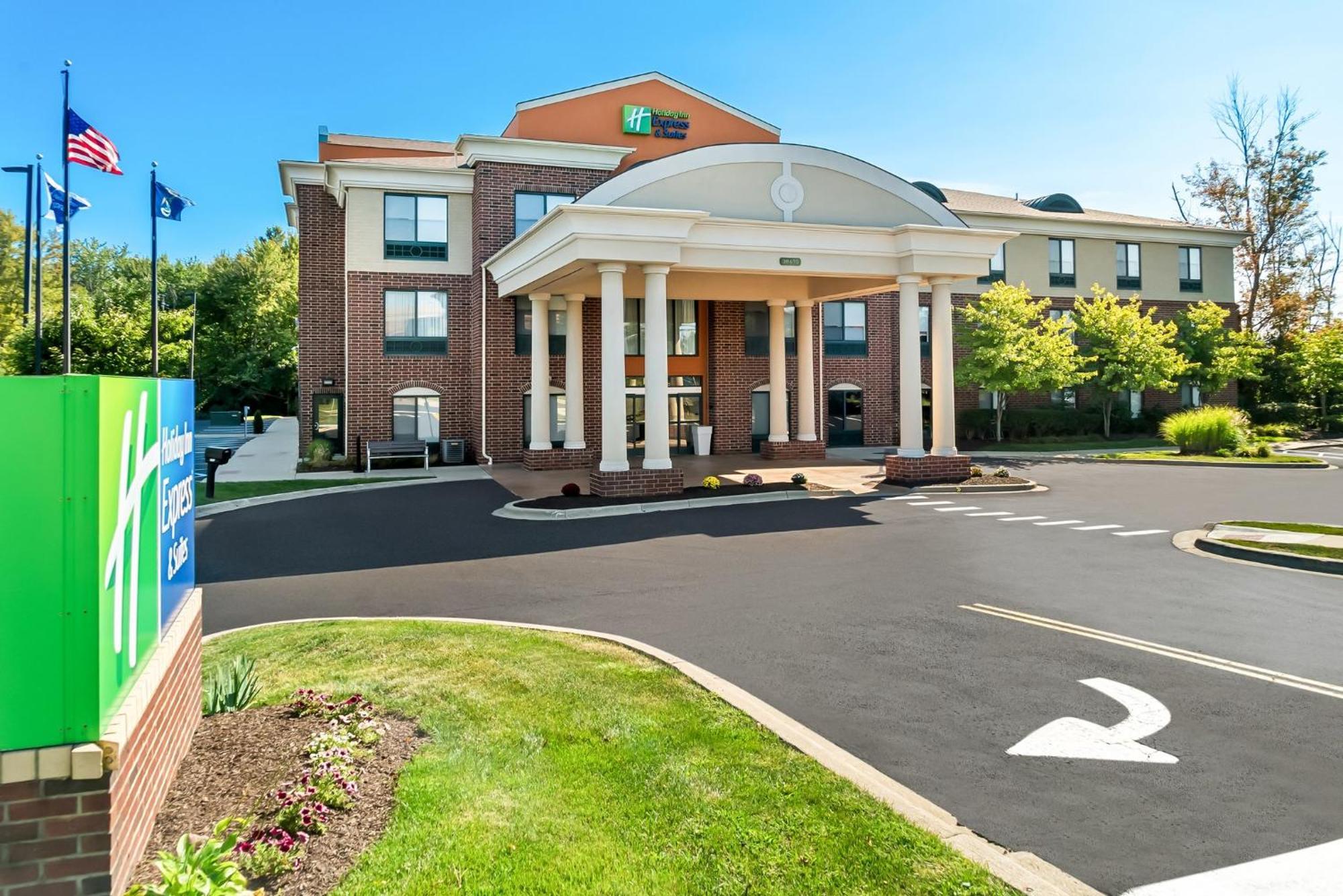 Holiday Inn Express & Suites Detroit - Novi By Ihg Buitenkant foto