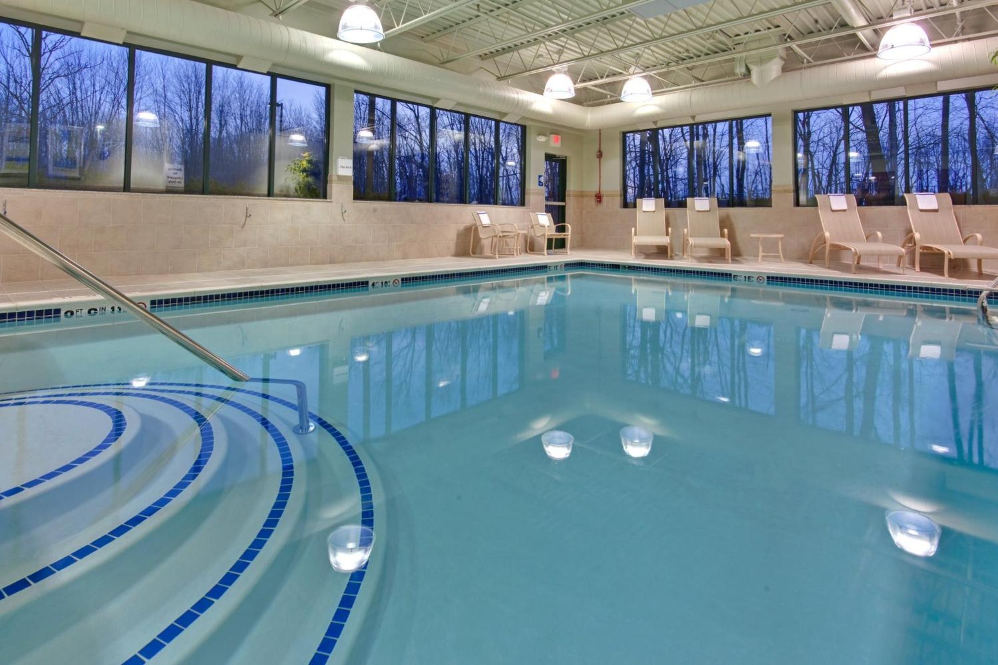 Holiday Inn Express & Suites Detroit - Novi By Ihg Buitenkant foto