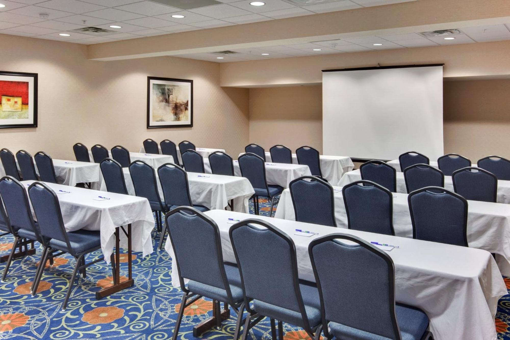Holiday Inn Express & Suites Detroit - Novi By Ihg Buitenkant foto