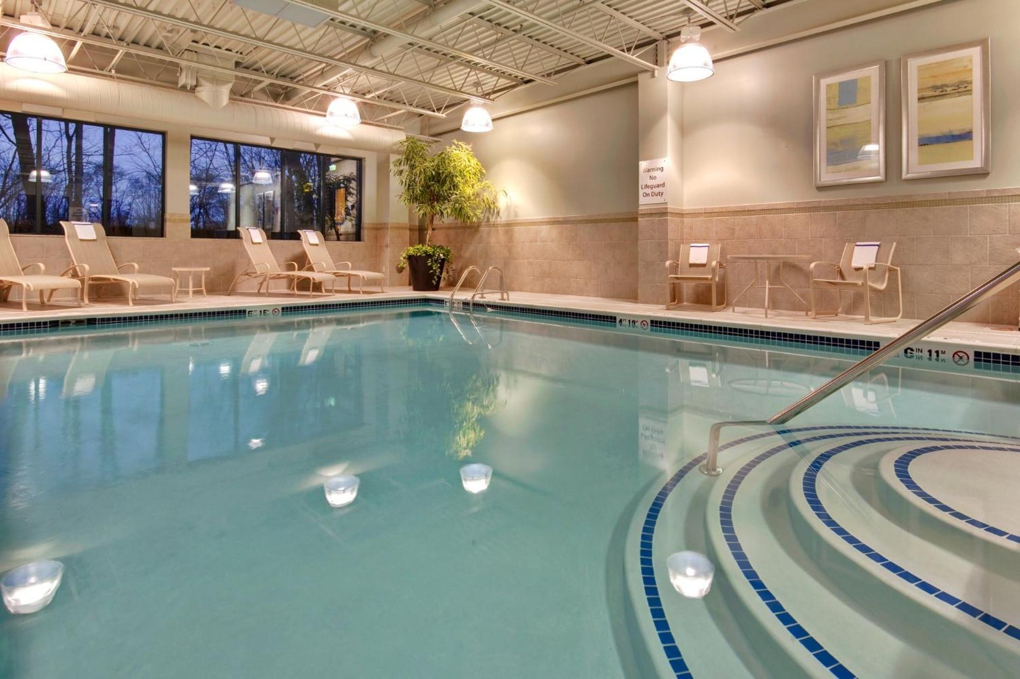 Holiday Inn Express & Suites Detroit - Novi By Ihg Buitenkant foto